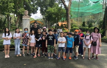 Thăm quan Bảo tàng Hồ Chí Minh và Thảo Cầm Viên.